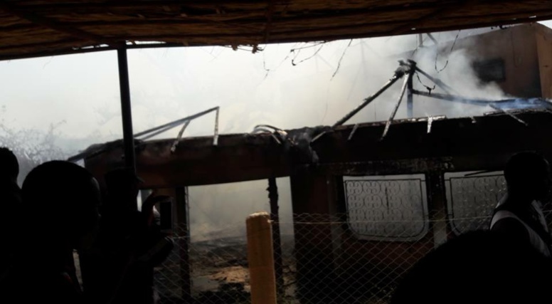 PHOTOS - Incendie à Saly: Un restaurant part en fumée