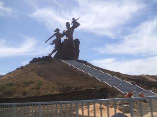 Face aux critiques des médias occidentaux : Cheikh Yérim Seck défend Wade et sa statue Face aux critiques des médias occidentaux : Cheikh Yérim Seck défend Wade et sa statue
