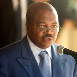 Gabon : "Si rien ne change, on va au coup d'Etat avant la fin de l'année" Gabon : "Si rien ne change, on va au coup d'Etat avant la fin de l'année"