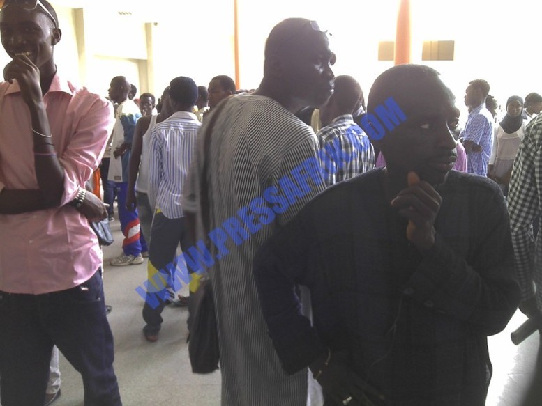 PHOTOS & VIDEOS Procès Cheikh Yérim Seck: Le tribunal pris d'assaut par proches et amis de l'accusé et de la victime PHOTOS & VIDEOS Procès Cheikh Yérim Seck: Le tribunal pris d'assaut par proches et amis de l'accusé et de la victime