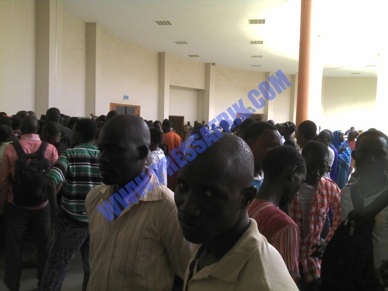 PHOTOS & VIDEOS Procès Cheikh Yérim Seck: Le tribunal pris d'assaut par proches et amis de l'accusé et de la victime PHOTOS & VIDEOS Procès Cheikh Yérim Seck: Le tribunal pris d'assaut par proches et amis de l'accusé et de la victime