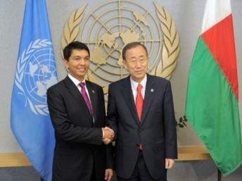 Andry Rajoelina (g) et Ban Ki-moon lors de l'Assemblée générale des Nations unies le 24 septembre 2012, à New York
