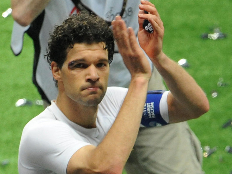 Football: Ballack met un terme à sa carrière Football: Ballack met un terme à sa carrière