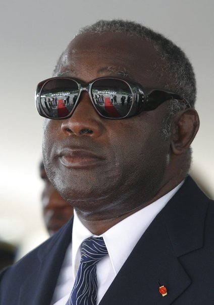 690853_red-carpet-is-reflected-in-sunglasses-of-ivorian-president-gbagbo.jpg