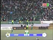 supporters_saluant_la_victoire