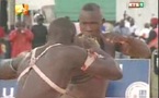 VIDEOS Claf 2010/2011: Moussa ndoye vient à bout de Modou Anta