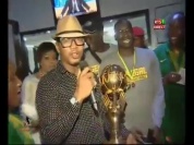 Vidéo - El Hadji Diouf accueille les lionnes de basket à l’Aéroport Léopold Sédar Senghor Regardez - YouTube[via torchbrowser.com].mp4
