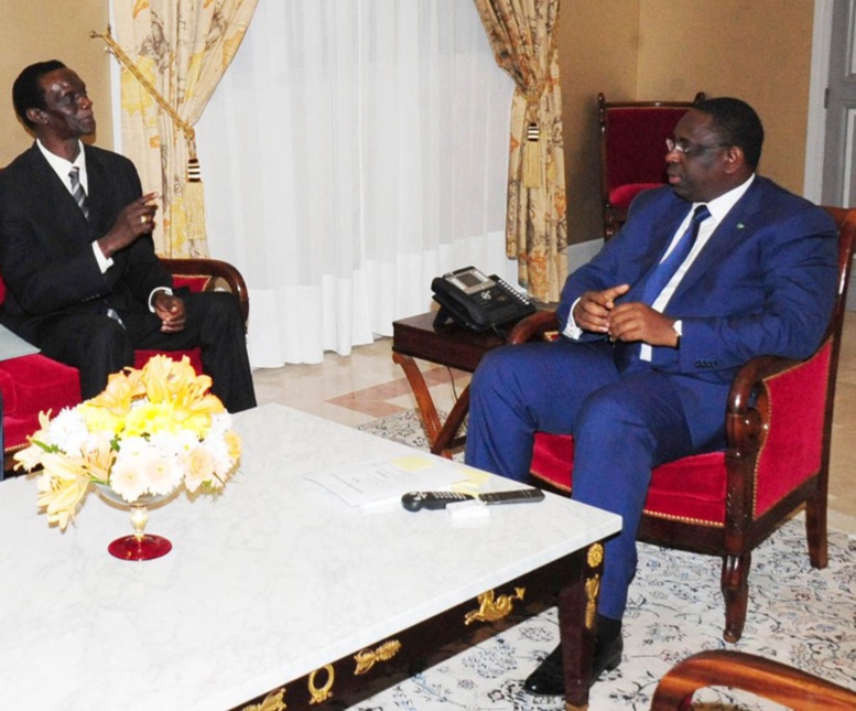 Témoignage - Le coup de fil de la discorde: Dits, dédits et non-dits de l’appel historique de Wade à Macky, le 25 mars 2012 ! Témoignage - Le coup de fil de la discorde: Dits, dédits et non-dits de l’appel historique de Wade à Macky, le 25 mars 2012 !