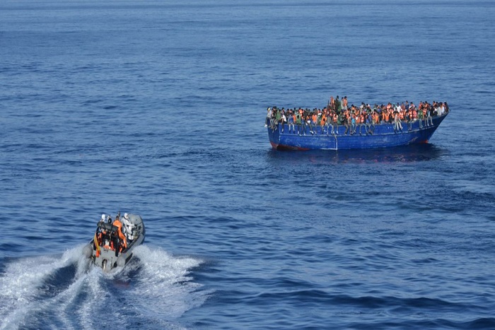 Vingt-cinq migrants retrouvés morts sur un canot en Méditerranée