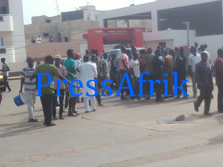 Urgent - meurtre de Iba Samb - Taximen en masse sur la route de Yoff: Tension en l'air (IMAGES) Urgent - meurtre de Iba Samb - Taximen en masse sur la route de Yoff: Tension en l'air (IMAGES)