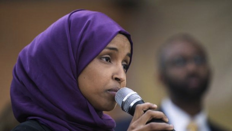 Ilhan Omar, une musulmane d’origine somalienne déjoue la rhétorique Trump en devenant députée dans le Minnesota Ilhan Omar, une musulmane d’origine somalienne déjoue la rhétorique Trump en devenant députée dans le Minnesota