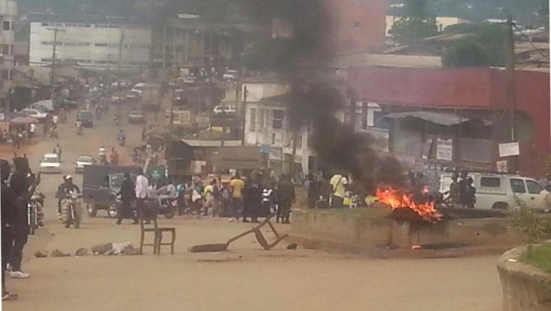 ​Manifestations anglophones: les avocats prônent le retour au fédéralisme