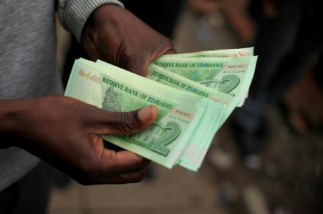 Au Zimbabwe, la nouvelle monnaie est accueillie avec scepticisme