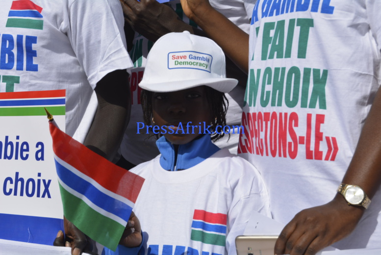 Sit-in à la place de l’Obélisque: la Société civile et la diaspora gambienne demandent à Jammeh de quitter le pouvoir