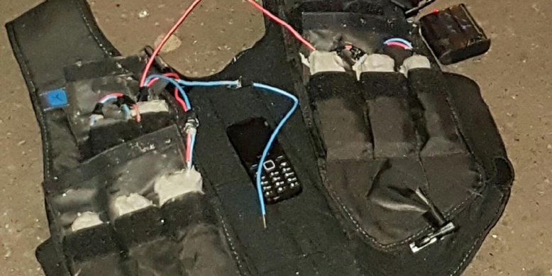 Paris: des braqueurs obligent un agent de sécurité à enfiler un gilet explosif factice Paris: des braqueurs obligent un agent de sécurité à enfiler un gilet explosif factice