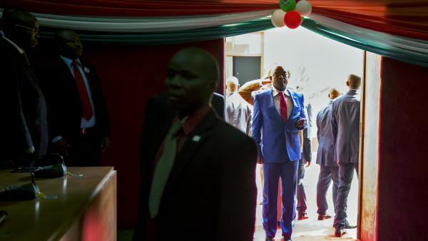 Démocratie et élections en Afrique: du Niger au Gabon, les tendances de 2016