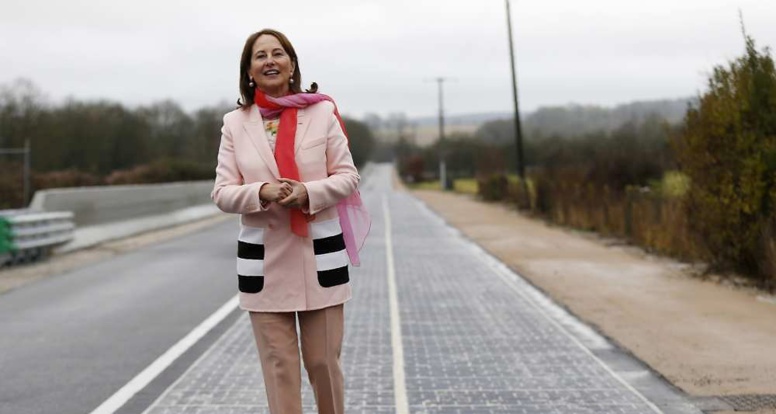 Ségolène Royal inaugure la première route solaire au monde