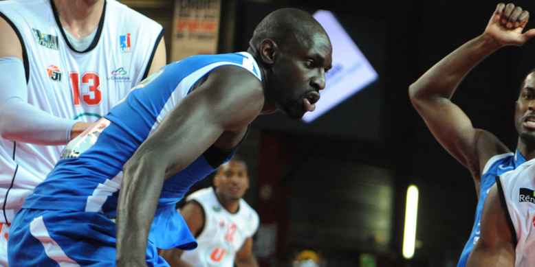 Basket : l'ancien international Pape Badiane meurt dans un accident de voiture