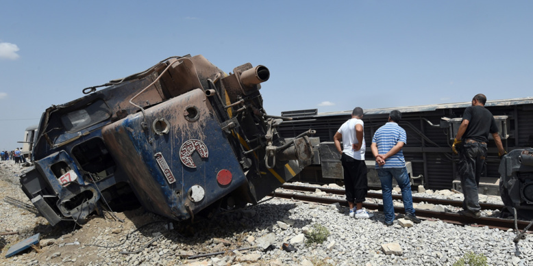 Urgent-Collision bus-train près de Tunis : cinq morts et des dizaines de blessés Urgent-Collision bus-train près de Tunis : cinq morts et des dizaines de blessés