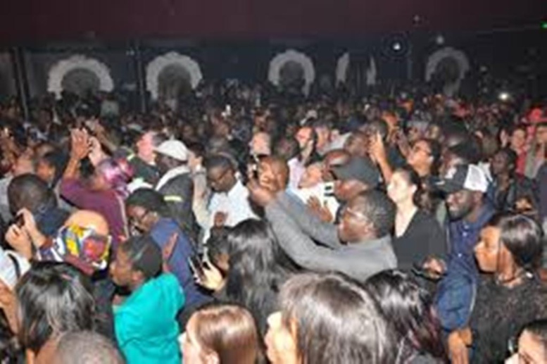 Youssou Ndour au Cices : 25 000 personnes, un concert de bousculades, de vols et de plaintes Youssou Ndour au Cices : 25 000 personnes, un concert de bousculades, de vols et de plaintes