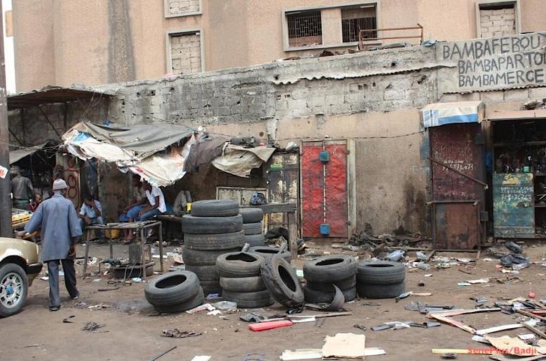 Déguerpissement de l’ex gare routière de Pompier : les commerçants en colère Déguerpissement de l’ex gare routière de Pompier : les commerçants en colère