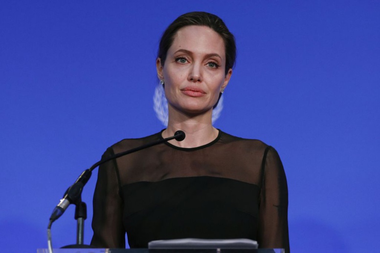 Angelina Jolie soutient les réfugiés dans une tribune anti-Trump pour le New York Times Angelina Jolie soutient les réfugiés dans une tribune anti-Trump pour le New York Times