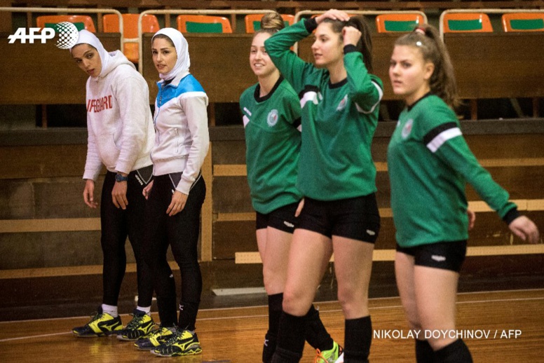 Volleyeuses et voilées, deux Iraniennes créent l'émoi en Bulgarie Volleyeuses et voilées, deux Iraniennes créent l'émoi en Bulgarie