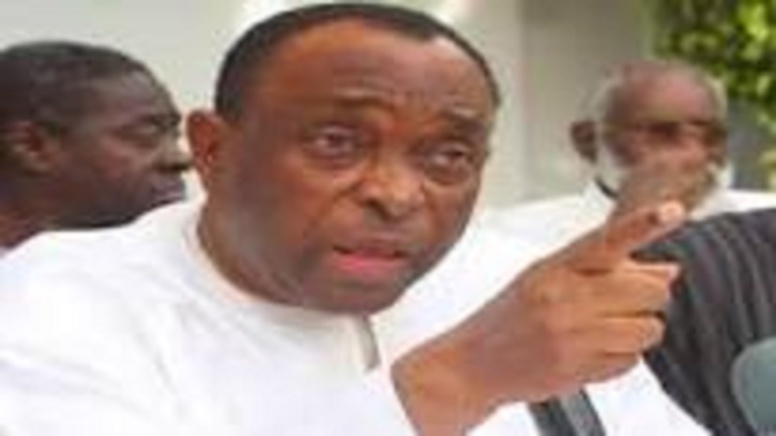 Fâché, scandalisé et énervé, Jean Paul Dias fait feu de tout bois: "Macky n'a qu'à payer les 25 millions" Fâché, scandalisé et énervé, Jean Paul Dias fait feu de tout bois: "Macky n'a qu'à payer les 25 millions"