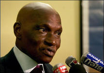 Abdoulaye Wade en entretien avec journal du dimanche