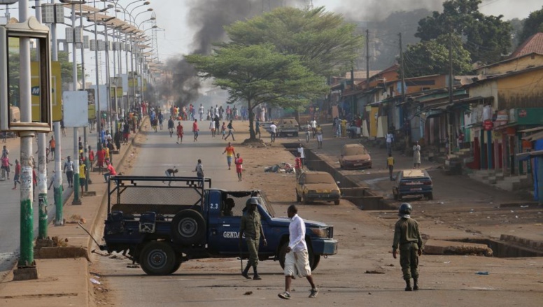 Guinée: heurts entre police et manifestants dans la banlieue de Conakry Guinée: heurts entre police et manifestants dans la banlieue de Conakry