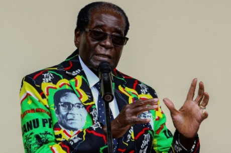 Zimbabwe: l'insubmersible Robert Mugabe fête ses 93 ans