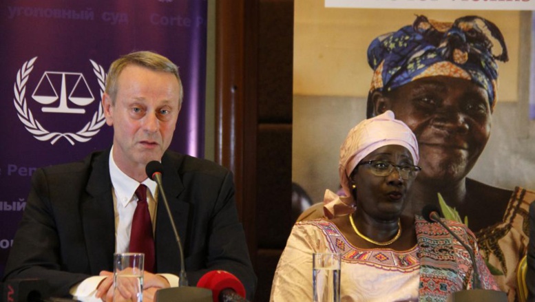 La présidente de la CPI en Ouganda avec le Fonds au profit des victimes La présidente de la CPI en Ouganda avec le Fonds au profit des victimes