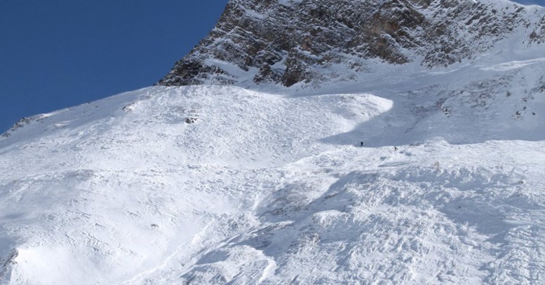 Avalanche sur une piste ouverte Tignes, "beaucoup de monde" emporté Avalanche sur une piste ouverte Tignes, "beaucoup de monde" emporté
