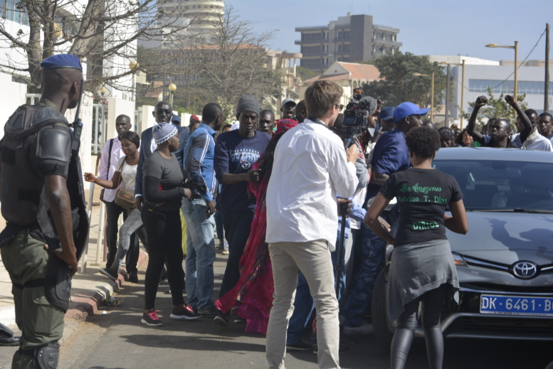 En direct du Palais de Justice : Arrivée de Khalifa Sall en images @ibraGuindo En direct du Palais de Justice : Arrivée de Khalifa Sall en images @ibraGuindo