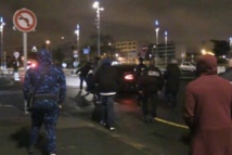 Thiago Motta renverse un supporter du PSG en quittant l'aéroport Thiago Motta renverse un supporter du PSG en quittant l'aéroport