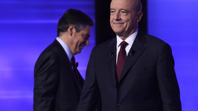 France: Juppé offre son parrainage à Fillon, et garde ses distances avec Macron France: Juppé offre son parrainage à Fillon, et garde ses distances avec Macron