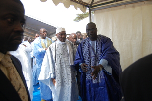 Le président Abdoulaye Wade après la prière de la Tabaski