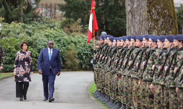 Honneurs militaires et réunion de travail: Doris Leuthard reçoit le président Macky Sall 