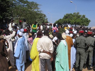 Imams et chefs de quartiers marcheurs courtisés par les députés