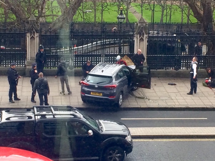 Londres: coups de feu entendus près du Parlement britannique - 4 morts et 20 blessés