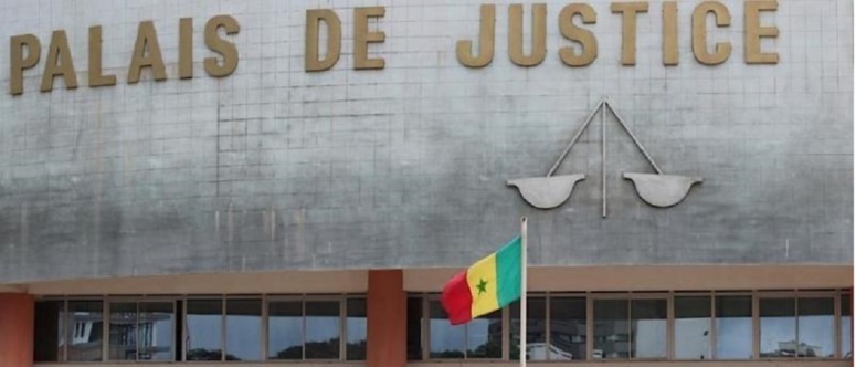 Ça chauffe devant le tribunal de Dakar: les souteneurs de Khalifa Sall et Bamba Fall dispersés à coups de grenades lacrymogènes Ça chauffe devant le tribunal de Dakar: les souteneurs de Khalifa Sall et Bamba Fall dispersés à coups de grenades lacrymogènes