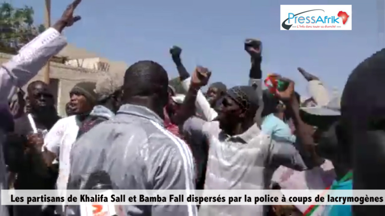 Images et Vidéo : Les partisans de Khalifa Sall et Bamba Fall dispersés par la police à coups de lacrymogènes