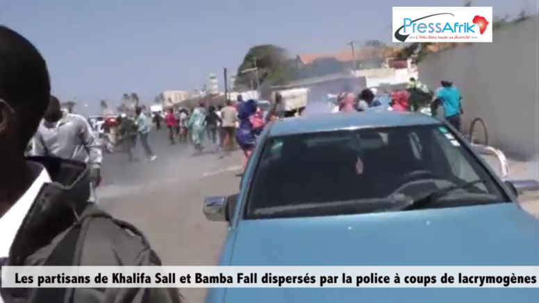 Images et Vidéo : Les partisans de Khalifa Sall et Bamba Fall dispersés par la police à coups de lacrymogènes Images et Vidéo : Les partisans de Khalifa Sall et Bamba Fall dispersés par la police à coups de lacrymogènes