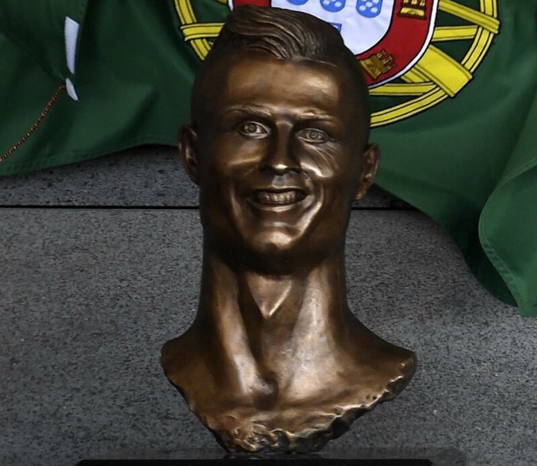 Aéroport de Madère: le buste de Ronaldo inauguré aujourd'hui Aéroport de Madère: le buste de Ronaldo inauguré aujourd'hui