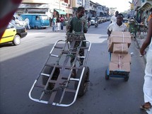 Les émigrés guinéens à Dakar qui se battent tant bien que mal