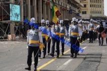 57ème anniversaire - 4 avril: les "gardes rouges" bouclent le défilé 
