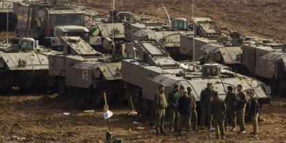 L'armée israélienne prête à une offensive terrestre à Gaza