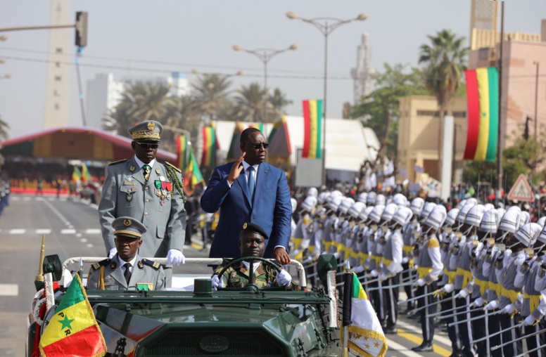 Défilé du 4 avril : Revivez les images de l’arrivée du Chef de l’Etat Macky Sall à la Place de la Nation Défilé du 4 avril : Revivez les images de l’arrivée du Chef de l’Etat Macky Sall à la Place de la Nation