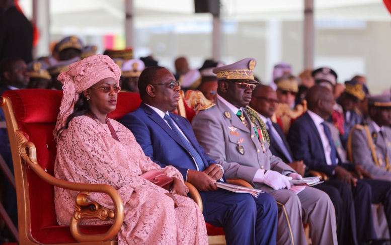 Défilé du 4 avril : Revivez les images de l’arrivée du Chef de l’Etat Macky Sall à la Place de la Nation Défilé du 4 avril : Revivez les images de l’arrivée du Chef de l’Etat Macky Sall à la Place de la Nation