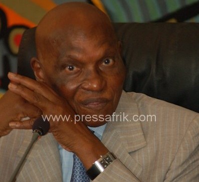 Le président de la République, Abdoulaye Wade l'air médusé